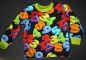 Jersey digitalprint farvede tal på sort baggrund