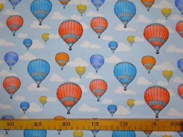 Jersey Digitaldruck Heißluftballons rot und blau am Himmel