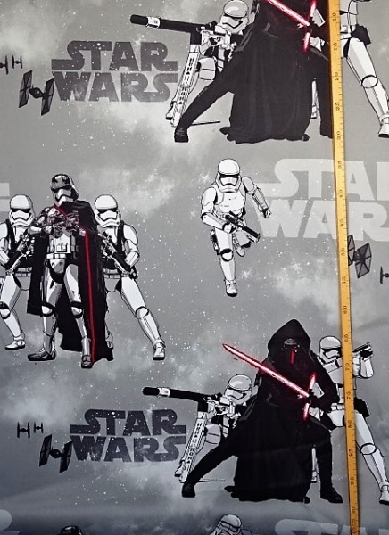 Deco tyg Star Wars Darth Vader 150 cm bred mörkläggning tyg Licensutskrift 0,5 meter REST